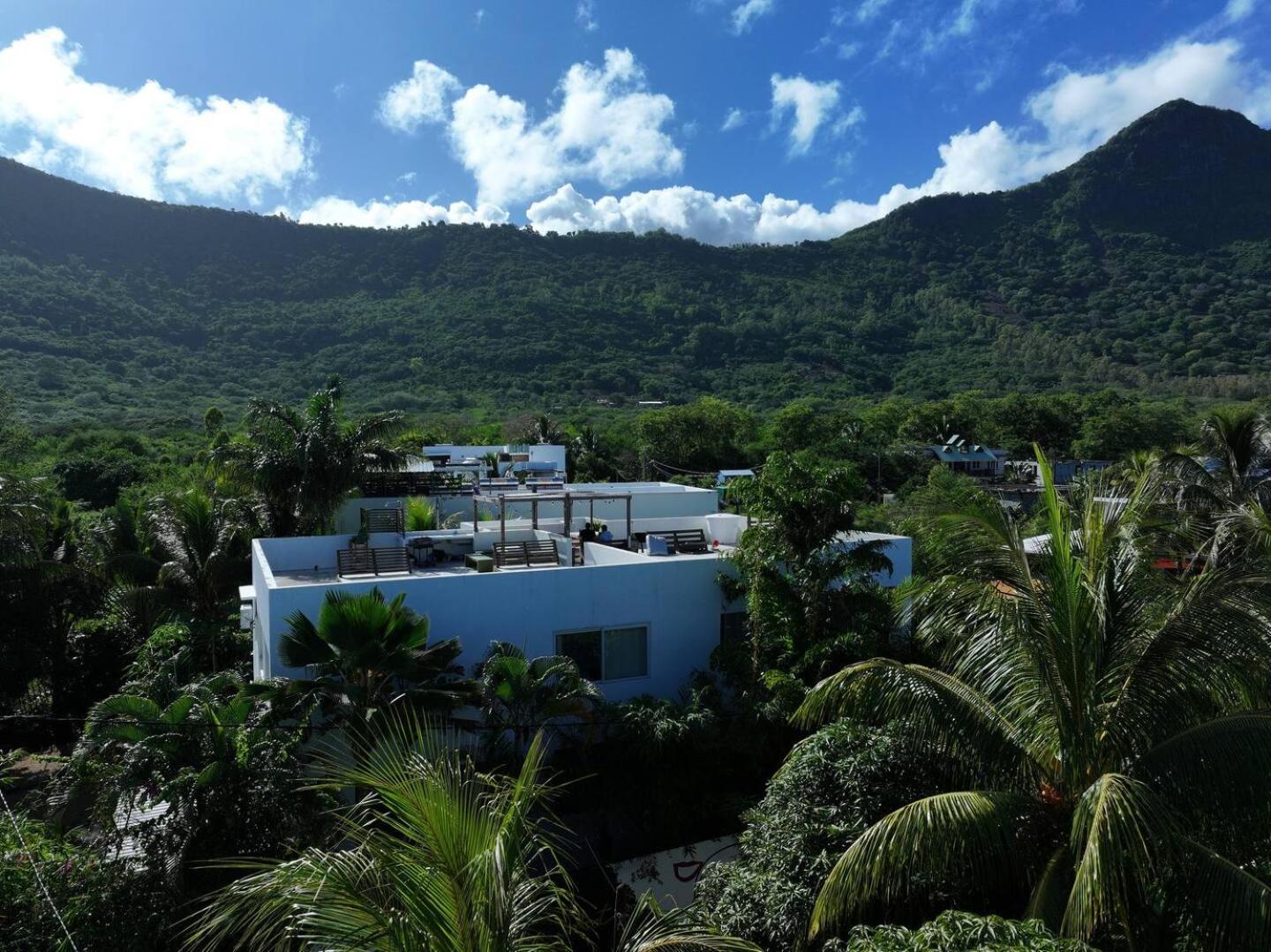 Loukaz -Entire Rental Units W Panoramic Rooftop Coteau Raffin エクステリア 写真