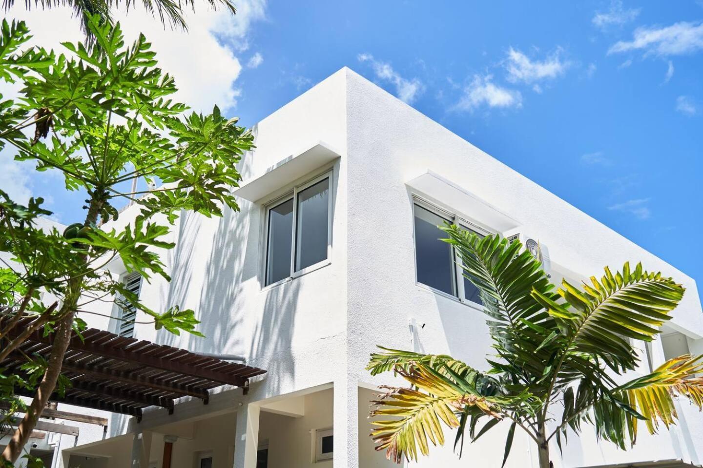 Loukaz -Entire Rental Units W Panoramic Rooftop Coteau Raffin エクステリア 写真