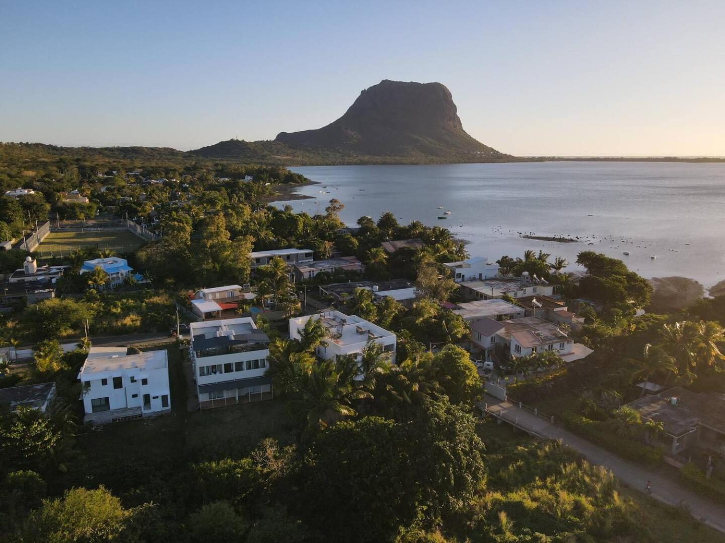 Loukaz -Entire Rental Units W Panoramic Rooftop Coteau Raffin エクステリア 写真