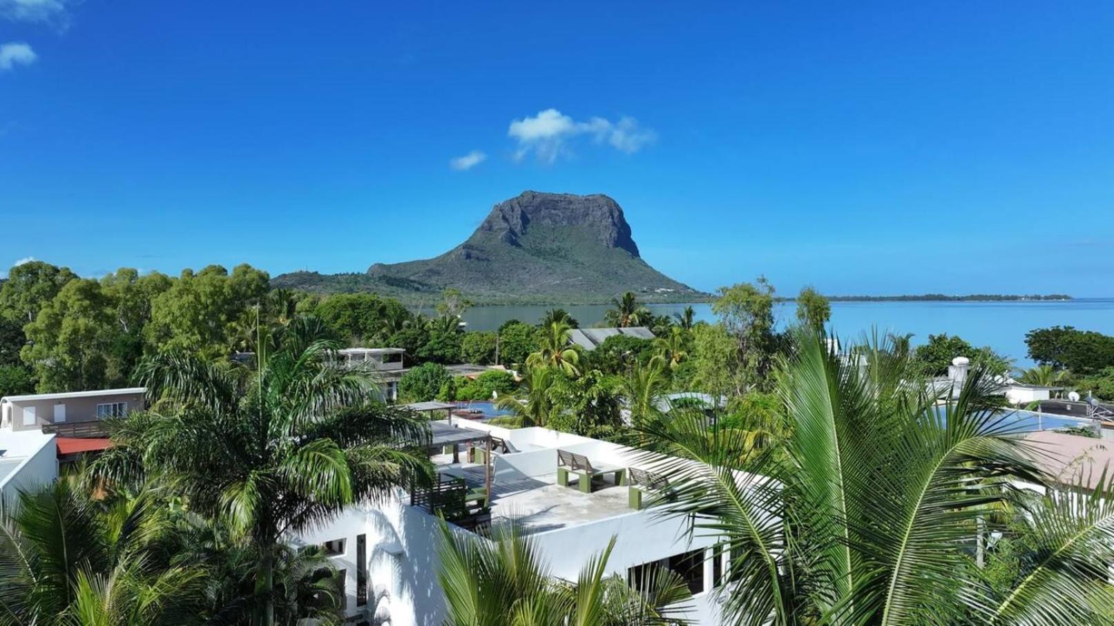 Loukaz -Entire Rental Units W Panoramic Rooftop Coteau Raffin エクステリア 写真