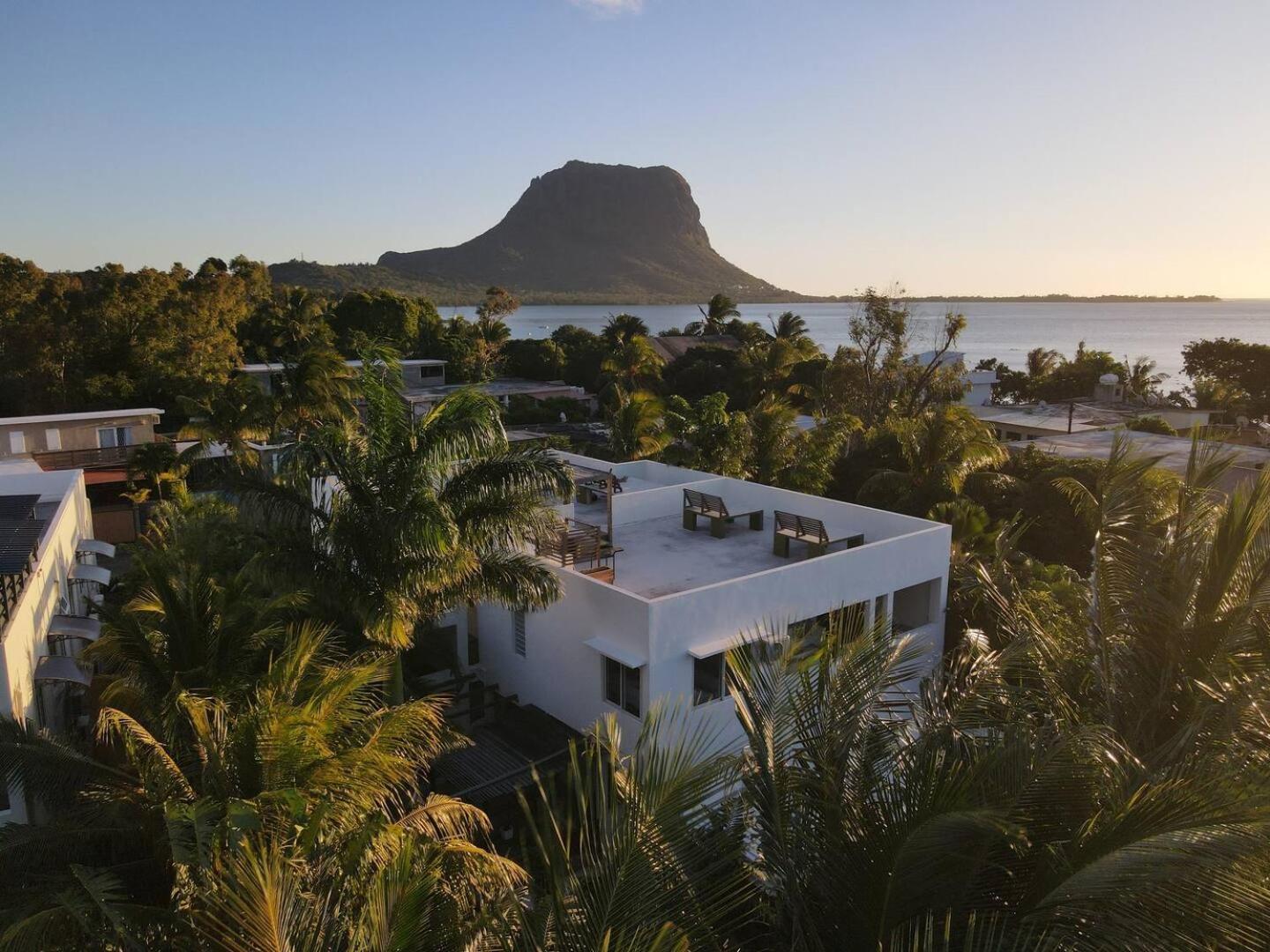 Loukaz -Entire Rental Units W Panoramic Rooftop Coteau Raffin エクステリア 写真