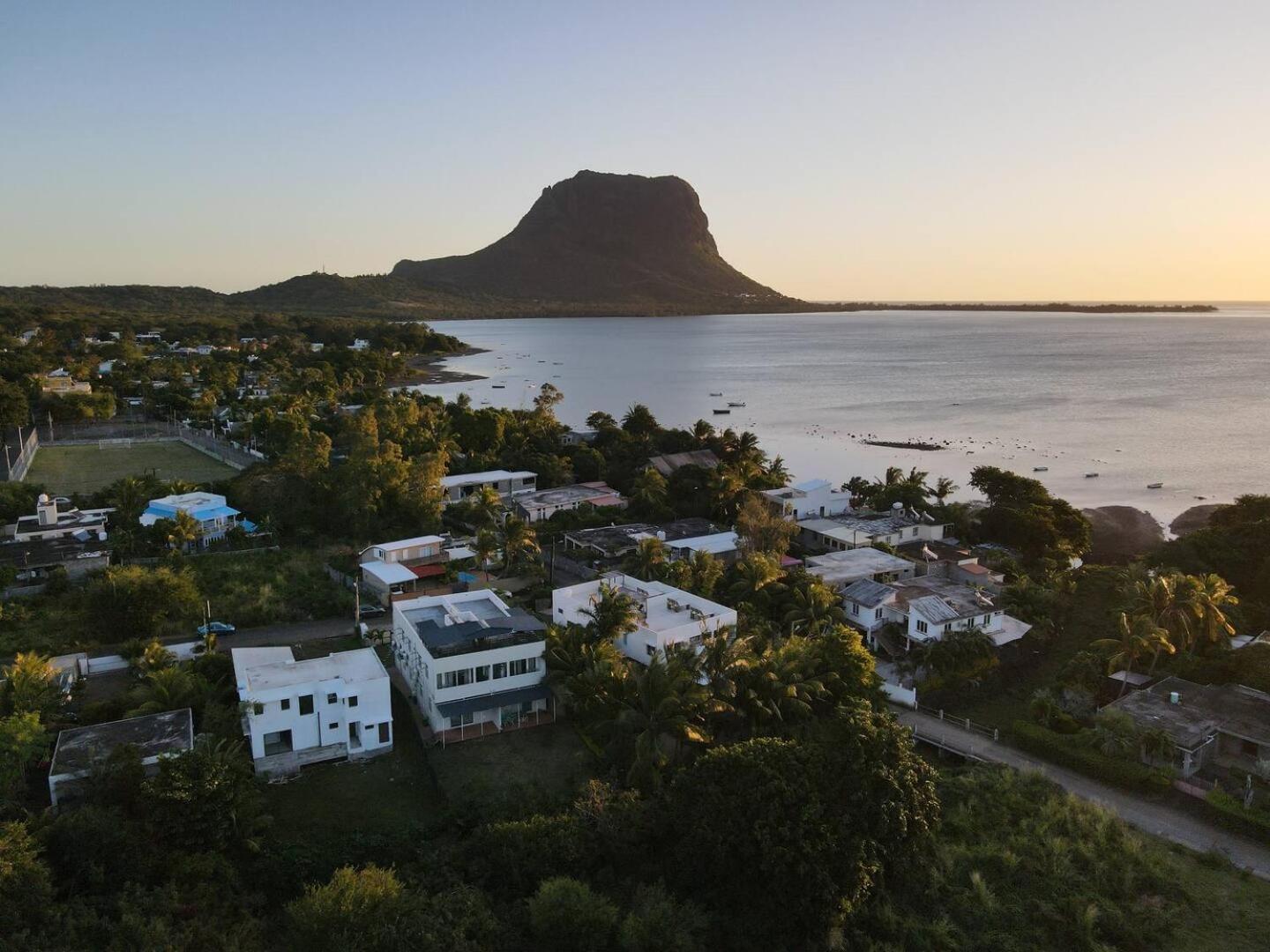 Loukaz -Entire Rental Units W Panoramic Rooftop Coteau Raffin エクステリア 写真